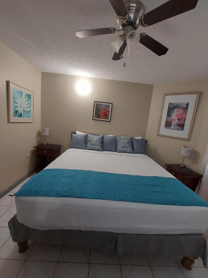 Rosi Ocean Sand Hotel Apt Ocho Rios Buitenkant foto