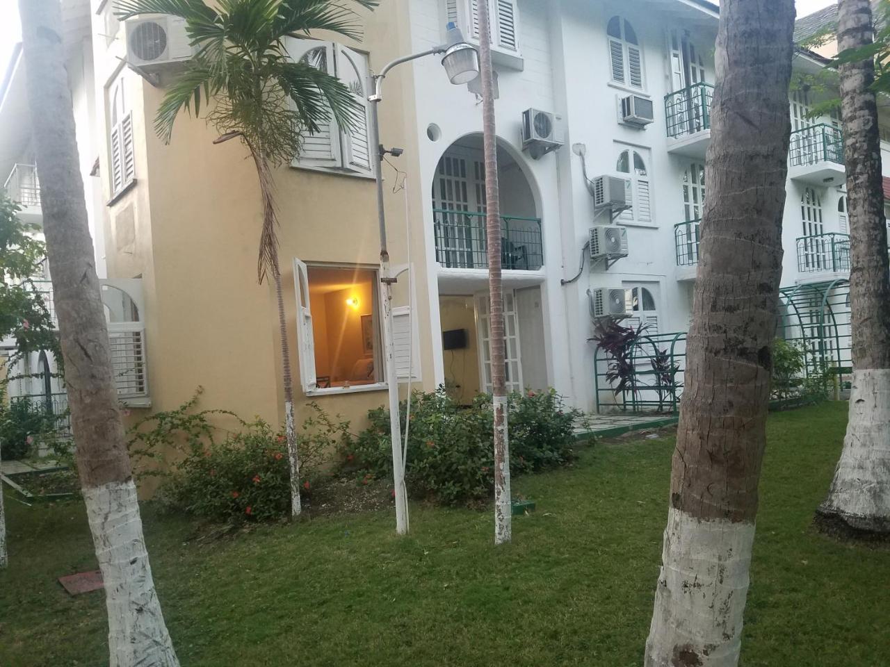 Rosi Ocean Sand Hotel Apt Ocho Rios Buitenkant foto