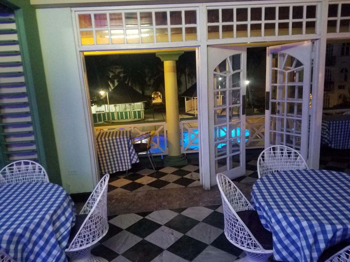 Rosi Ocean Sand Hotel Apt Ocho Rios Buitenkant foto