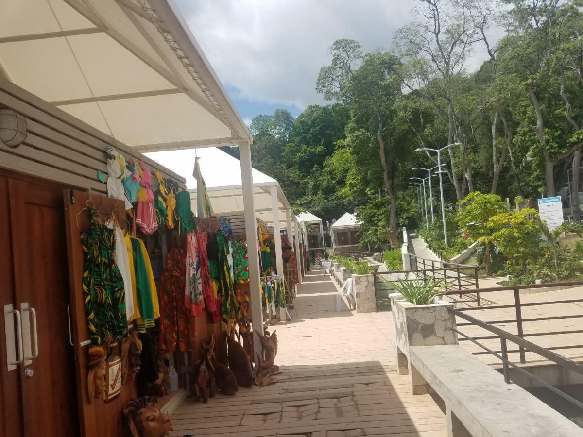 Rosi Ocean Sand Hotel Apt Ocho Rios Buitenkant foto