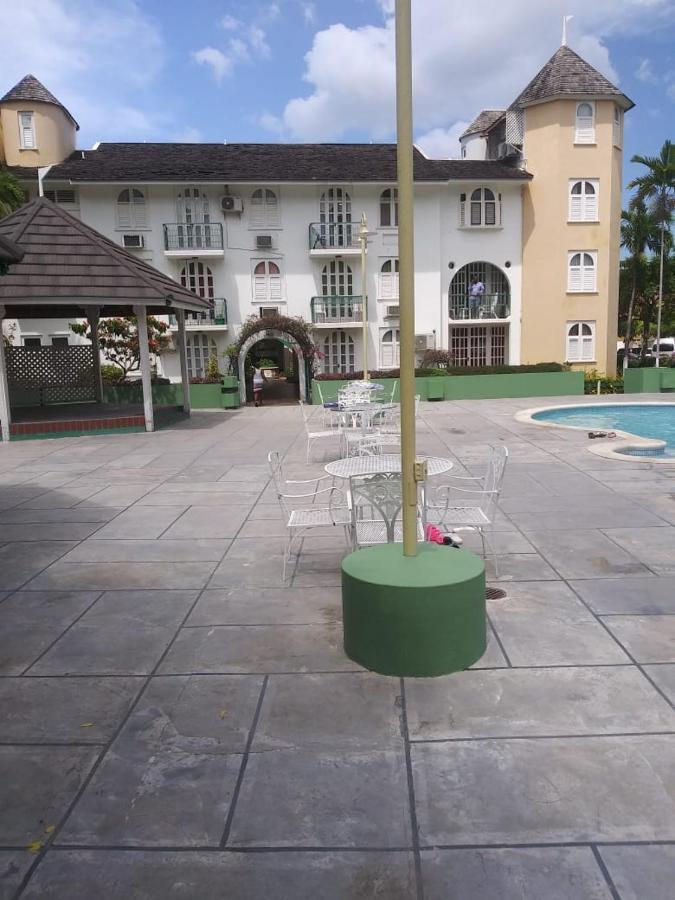 Rosi Ocean Sand Hotel Apt Ocho Rios Buitenkant foto