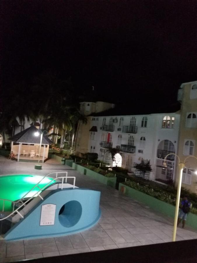 Rosi Ocean Sand Hotel Apt Ocho Rios Buitenkant foto